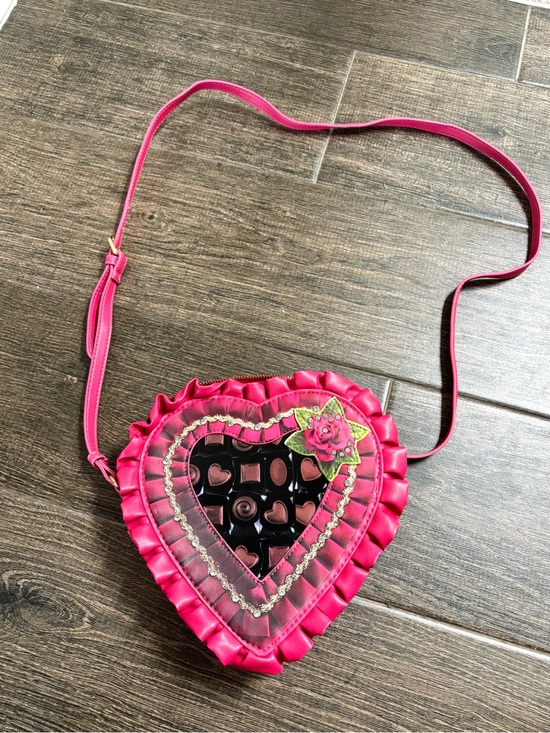 Betsey Johnson Handbags - Betsey Johnson / Kitsch Box O' Chocolates Crossbody bag heart shaped